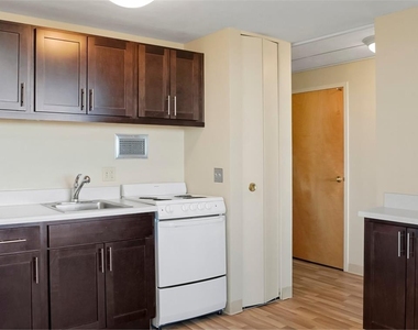 1055 Adams Circle - Photo Thumbnail 5