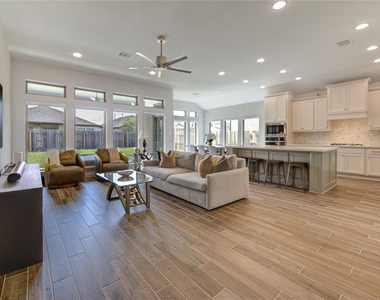 1930 Creekwood Cove - Photo Thumbnail 8