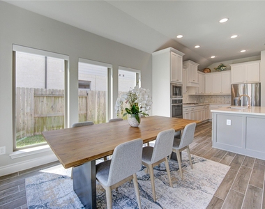 1930 Creekwood Cove - Photo Thumbnail 14