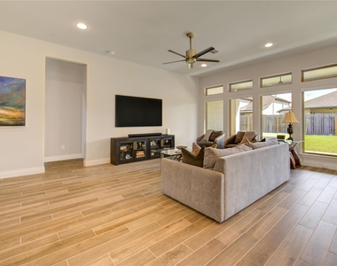 1930 Creekwood Cove - Photo Thumbnail 9