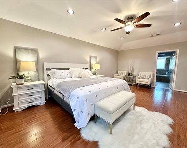 2514 Nantucket Drive - Photo Thumbnail 9