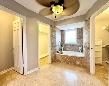 2514 Nantucket Drive - Photo Thumbnail 12