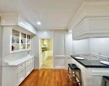 2514 Nantucket Drive - Photo Thumbnail 7