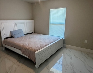3914 9th Street W - Photo Thumbnail 7