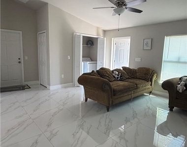 3914 9th Street W - Photo Thumbnail 8