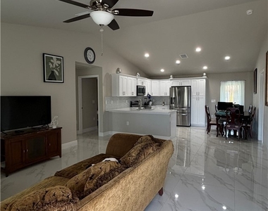 3914 9th Street W - Photo Thumbnail 2