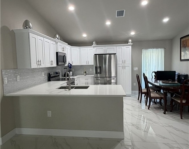 3914 9th Street W - Photo Thumbnail 4