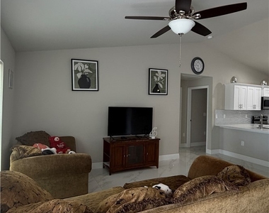 3914 9th Street W - Photo Thumbnail 3