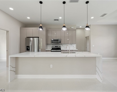 2903 37th Street W - Photo Thumbnail 5
