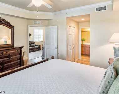 9719 Acqua Court - Photo Thumbnail 10