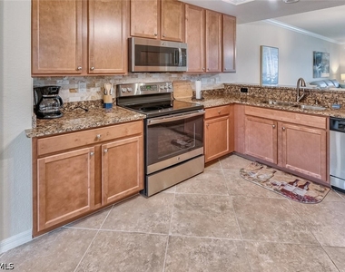 9528 Avellino Way - Photo Thumbnail 8