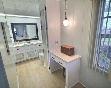 46 Palm Forest Drive - Photo Thumbnail 12