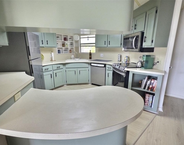 46 Palm Forest Drive - Photo Thumbnail 3