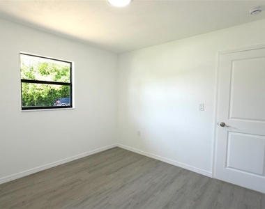 14820 Atlantic Avenue - Photo Thumbnail 16
