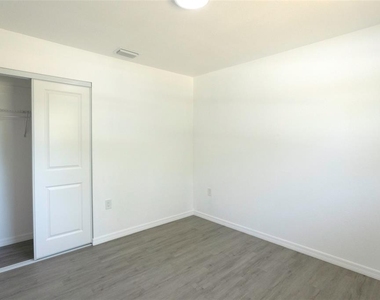 14820 Atlantic Avenue - Photo Thumbnail 17