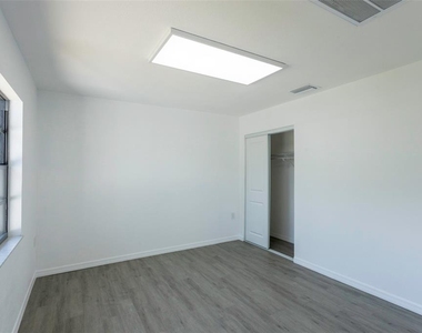 14820 Atlantic Avenue - Photo Thumbnail 12