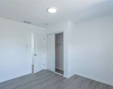 14820 Atlantic Avenue - Photo Thumbnail 9