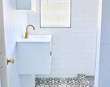 3917 E Hanna Avenue - Photo Thumbnail 6