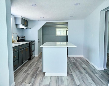 3917 E Hanna Avenue - Photo Thumbnail 1