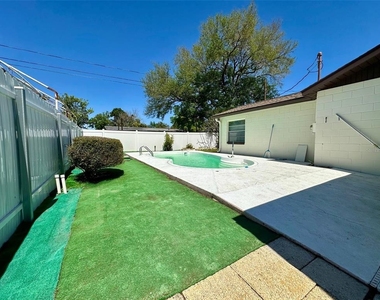 9099 108th Avenue - Photo Thumbnail 22