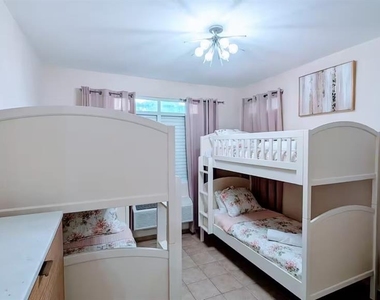 180 Palmas Drive - Photo Thumbnail 11