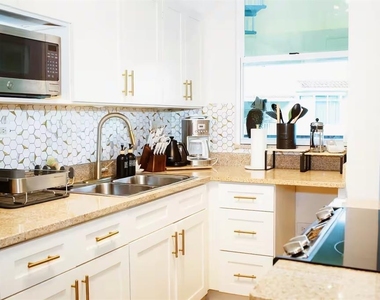 180 Palmas Drive - Photo Thumbnail 4