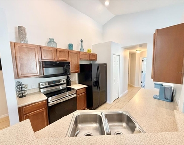 2136 Victoria Drive - Photo Thumbnail 11