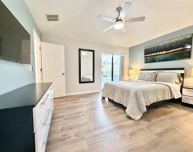 2136 Victoria Drive - Photo Thumbnail 15