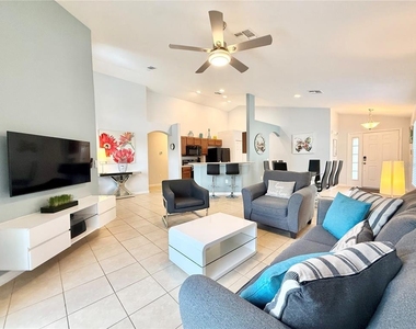 2136 Victoria Drive - Photo Thumbnail 4
