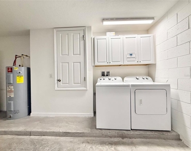 2136 Victoria Drive - Photo Thumbnail 28