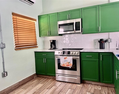 821 Mulberry Street - Photo Thumbnail 6