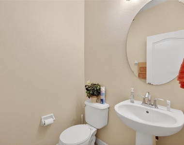 1323 Priory Circle - Photo Thumbnail 21