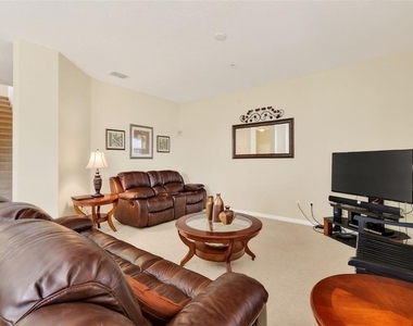 1323 Priory Circle - Photo Thumbnail 15