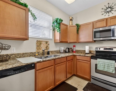 1323 Priory Circle - Photo Thumbnail 17
