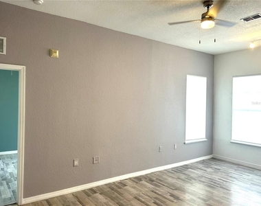 6137 Metrowest Boulevard - Photo Thumbnail 10
