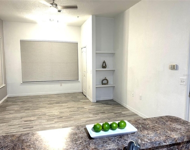 6137 Metrowest Boulevard - Photo Thumbnail 5