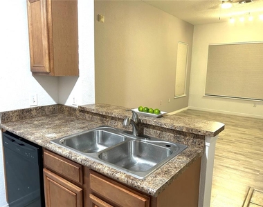 6137 Metrowest Boulevard - Photo Thumbnail 9
