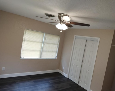 3246 Ne 7th Lane - Photo Thumbnail 4