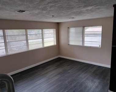 3246 Ne 7th Lane - Photo Thumbnail 6