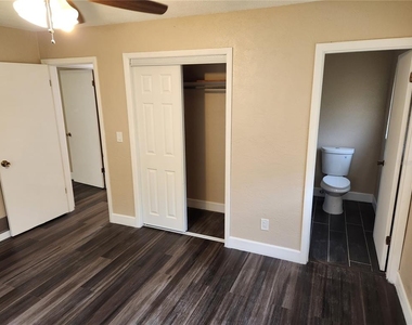 3246 Ne 7th Lane - Photo Thumbnail 18