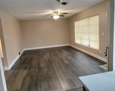 3246 Ne 7th Lane - Photo Thumbnail 3