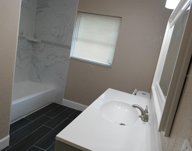 3246 Ne 7th Lane - Photo Thumbnail 10