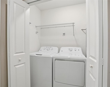 14204 Heritage Landing Boulevard - Photo Thumbnail 28