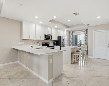 14204 Heritage Landing Boulevard - Photo Thumbnail 12