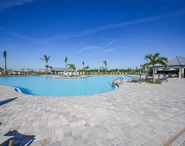 14204 Heritage Landing Boulevard - Photo Thumbnail 54