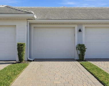 14204 Heritage Landing Boulevard - Photo Thumbnail 3