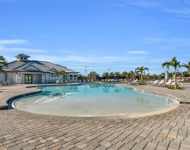 14204 Heritage Landing Boulevard - Photo Thumbnail 52