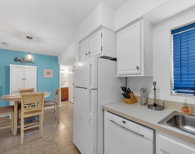 5669 Ashton Lake Drive - Photo Thumbnail 8