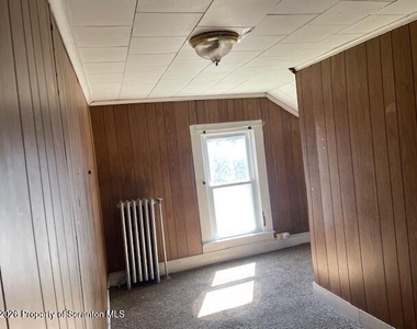 210 Crane Street - Photo Thumbnail 12