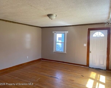 210 Crane Street - Photo Thumbnail 10